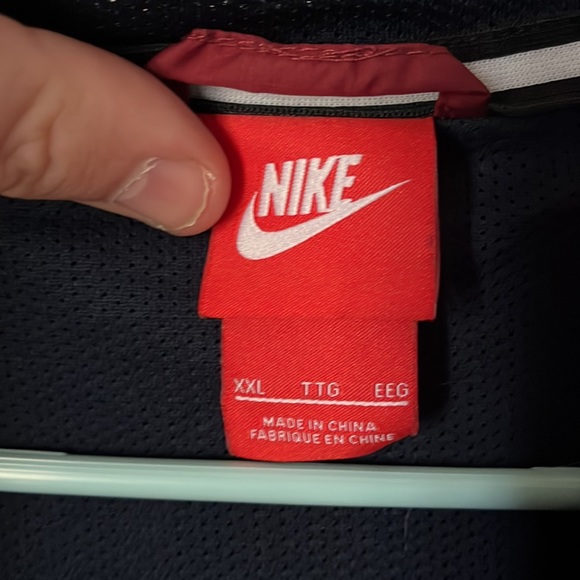 Nike Windbreaker - Picture 2 of 2